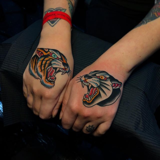 tattoo femenino old school 24