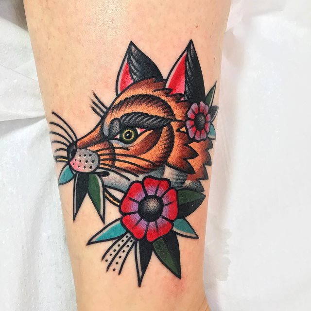 tattoo femenino old school 26