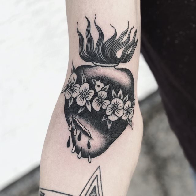 tattoo femenino old school 32