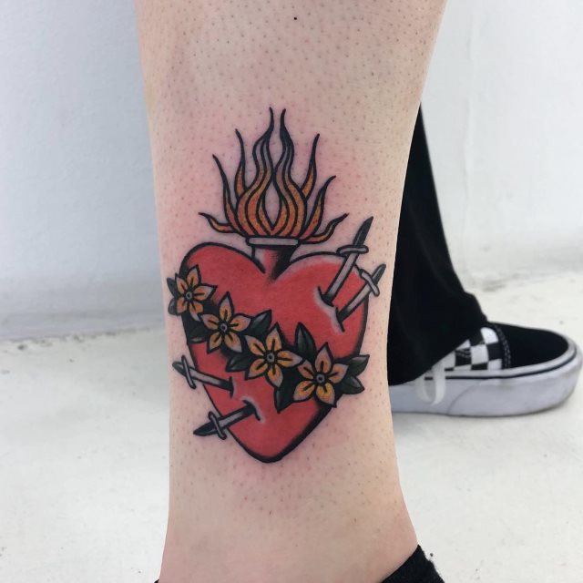 tattoo femenino old school 33