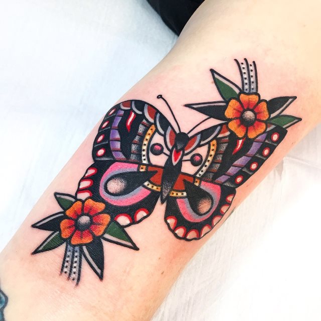 tattoo femenino old school 46