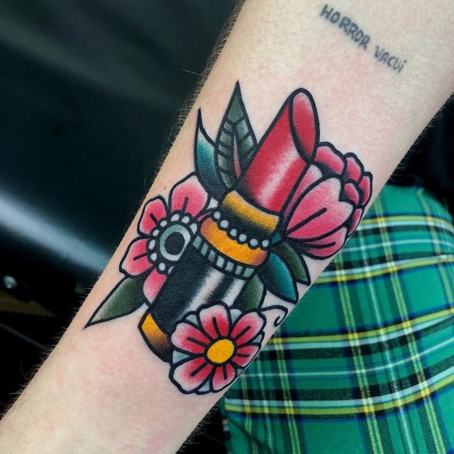 tattoo femenino old school 50