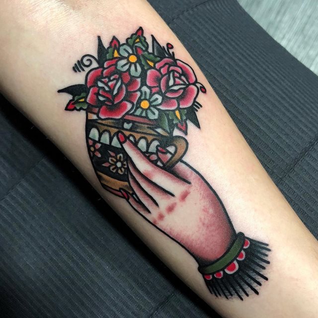 tattoo femenino old school 51