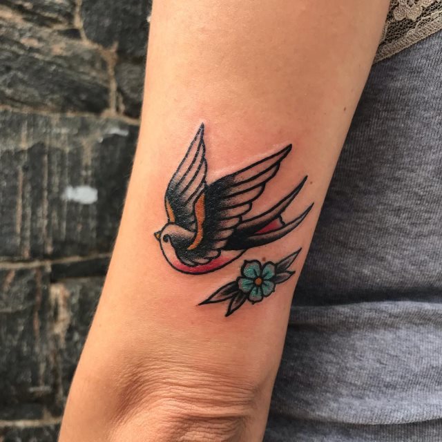 tattoo femenino old school 62