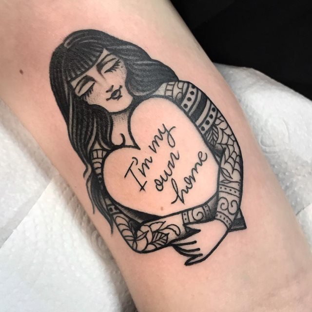 tattoo femenino old school 70
