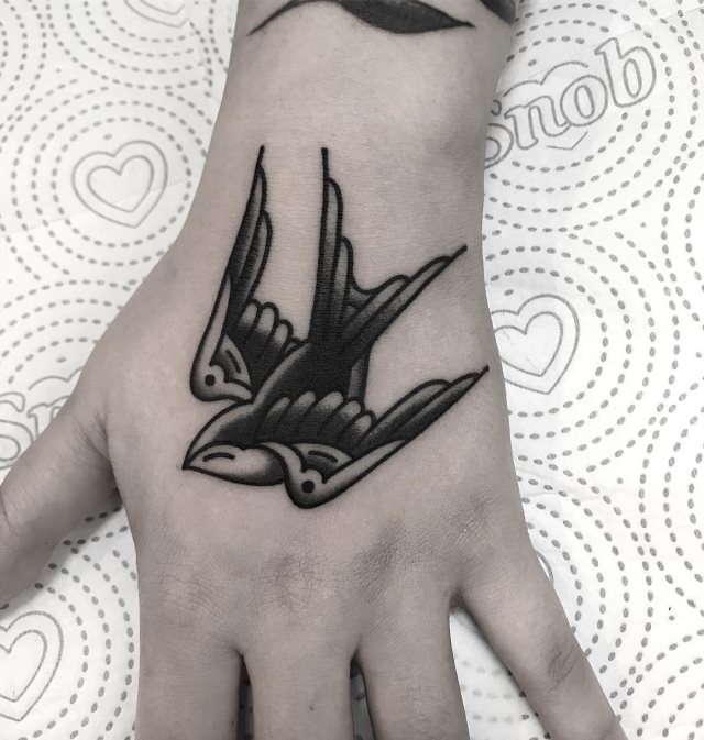 tattoo femenino old school 73
