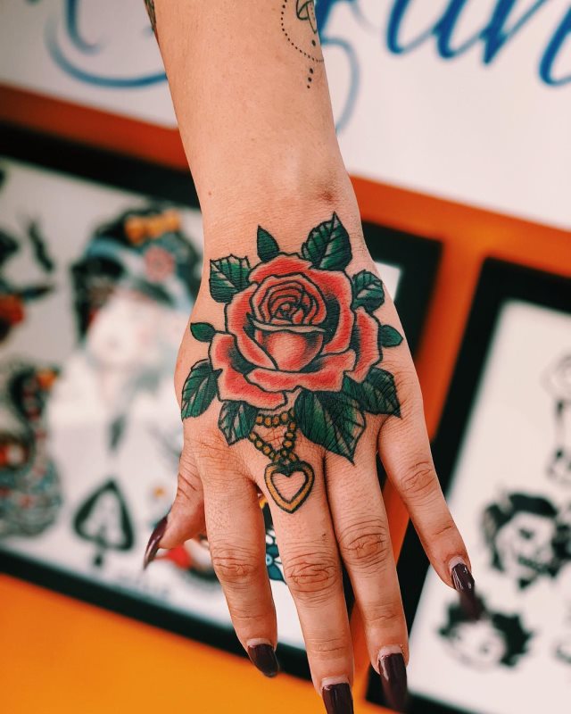 tattoo femenino old school 76