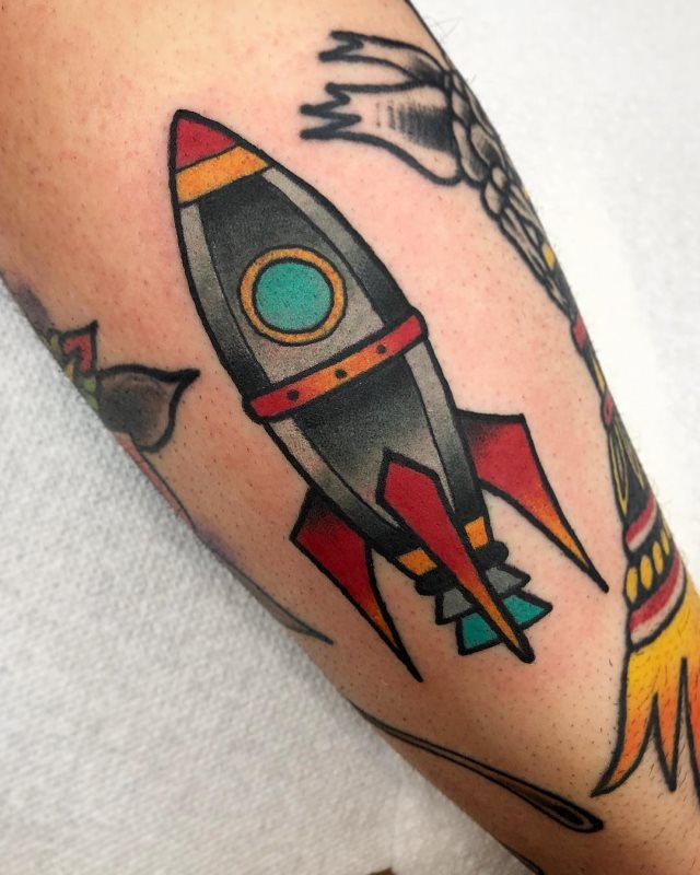 tattoo femenino old school 81