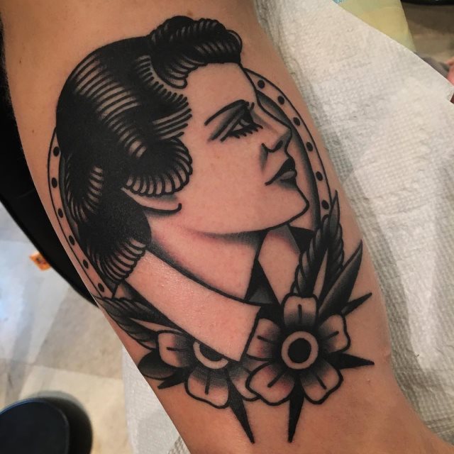 tattoo femenino old school 84