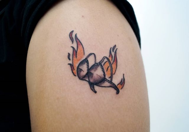 tattoo femenino old school 86