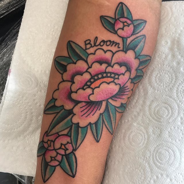 tattoo femenino old school 89