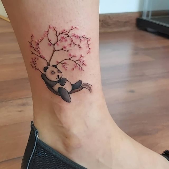 tattoo femenino oso panda 16
