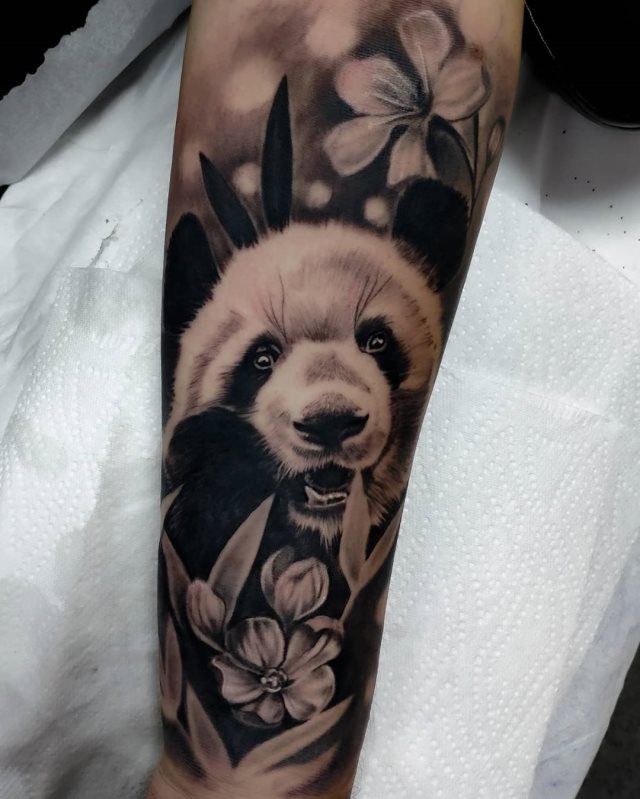 tattoo femenino oso panda 19