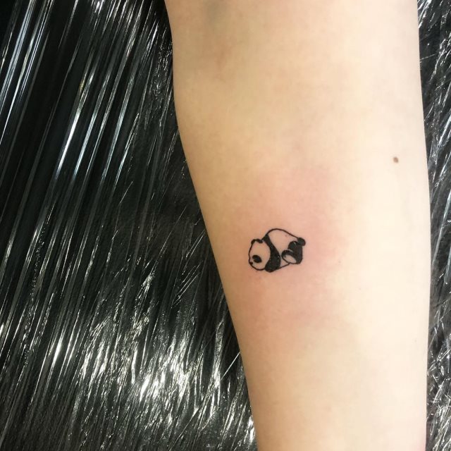 tattoo femenino oso panda 24