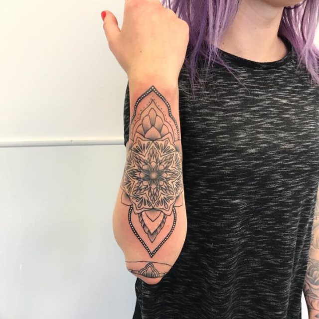 tattoo femenino para el antebrazo 28