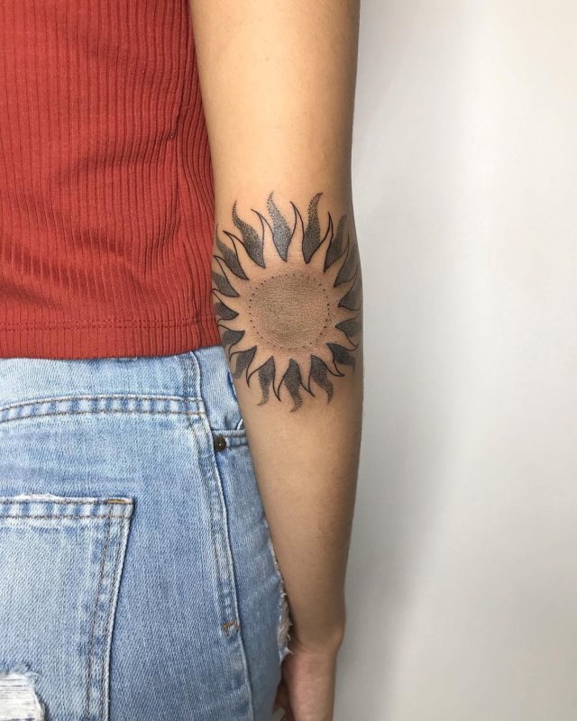 tattoo femenino para el codo 02