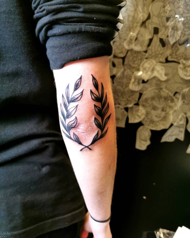 tattoo femenino para el codo 10