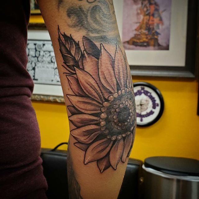 tattoo femenino para el codo 15
