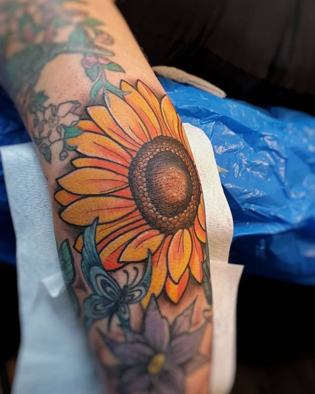 tattoo femenino para el codo 18