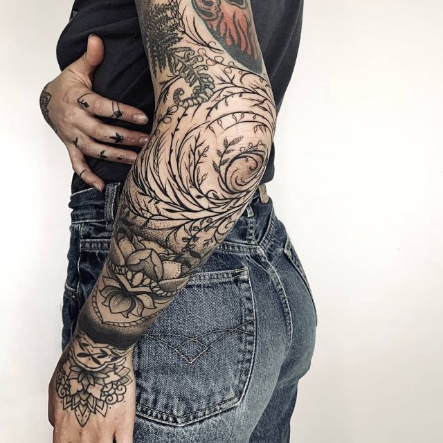 tattoo femenino para el codo 19