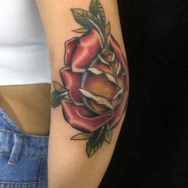 tattoo femenino para el codo 21
