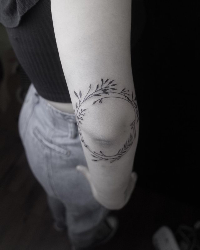 tattoo femenino para el codo 24
