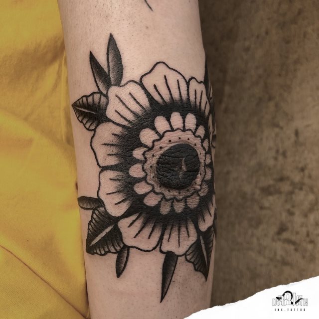 tattoo femenino para el codo 32