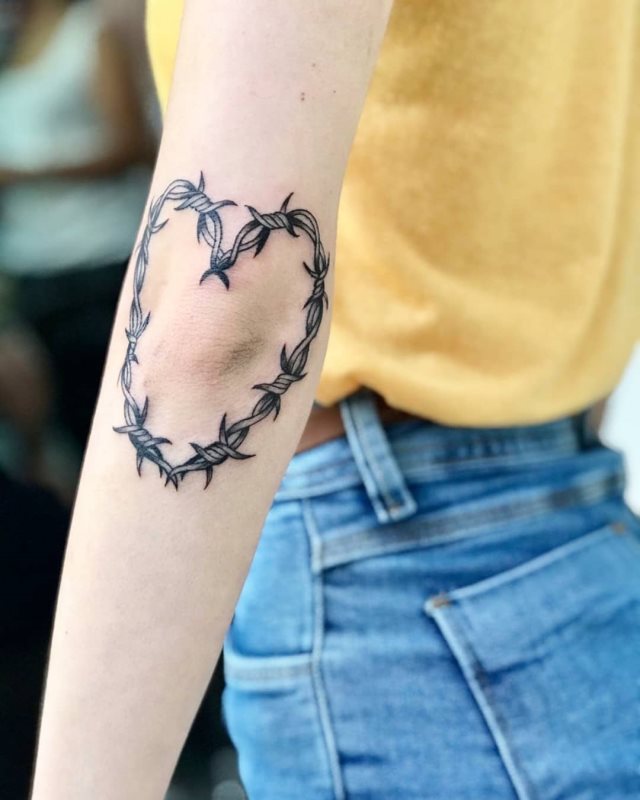 tattoo femenino para el codo 44