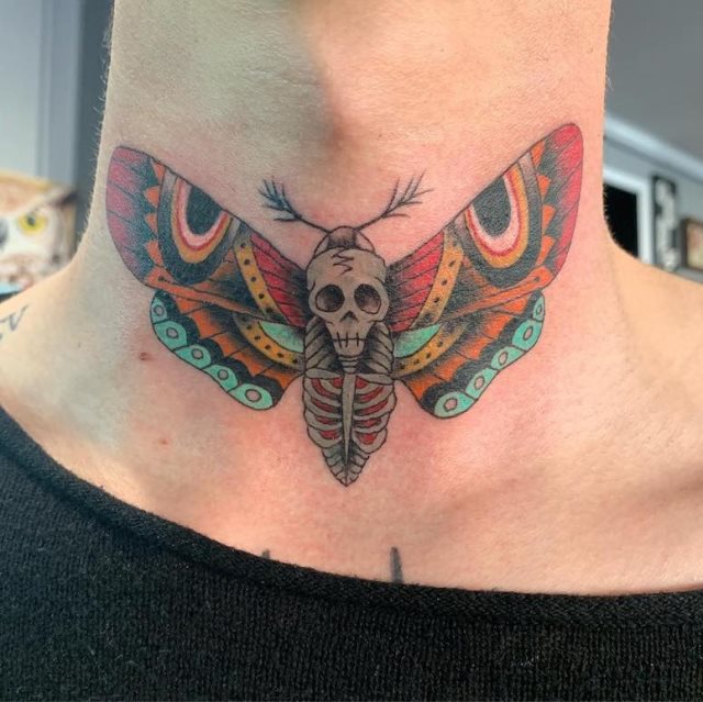 tattoo femenino para el cuello 05