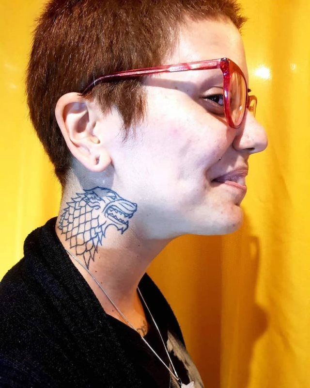 tattoo femenino para el cuello 14