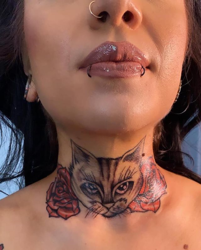 tattoo femenino para el cuello 16