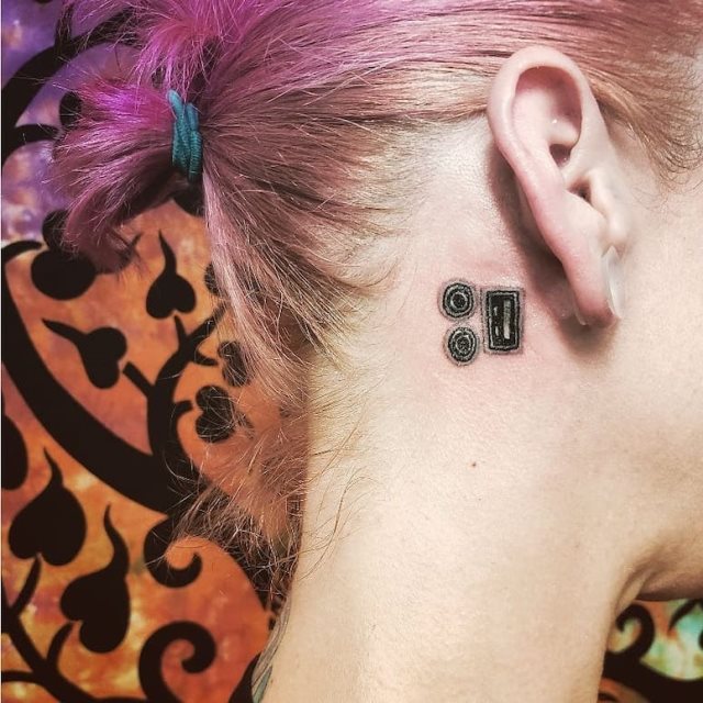 tattoo femenino para el cuello 26