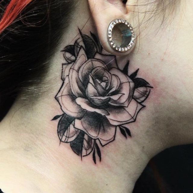 tattoo femenino para el cuello 29