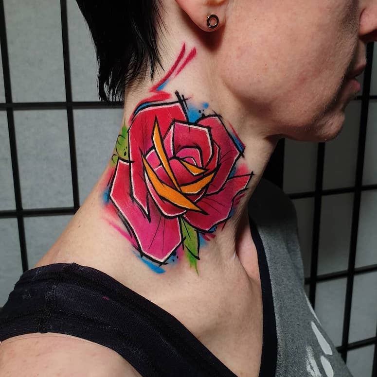 tattoo femenino para el cuello 32