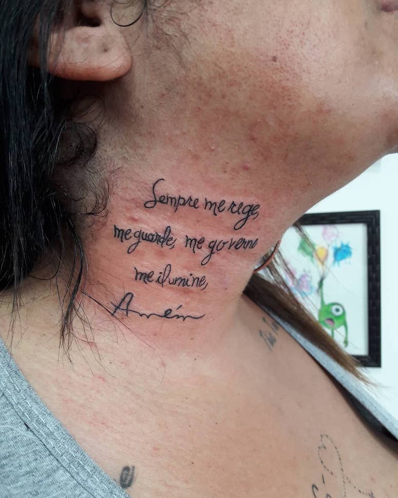 tattoo femenino para el cuello 34