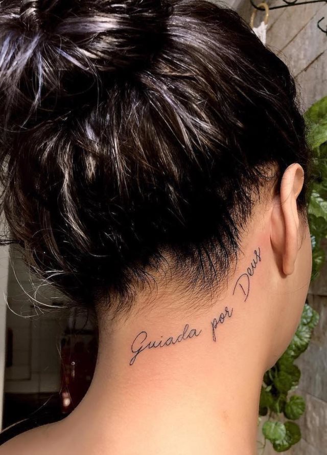 tattoo femenino para el cuello 36