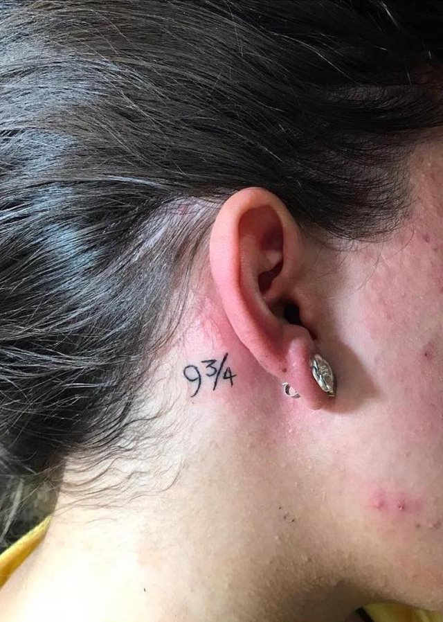 tattoo femenino para el cuello 37