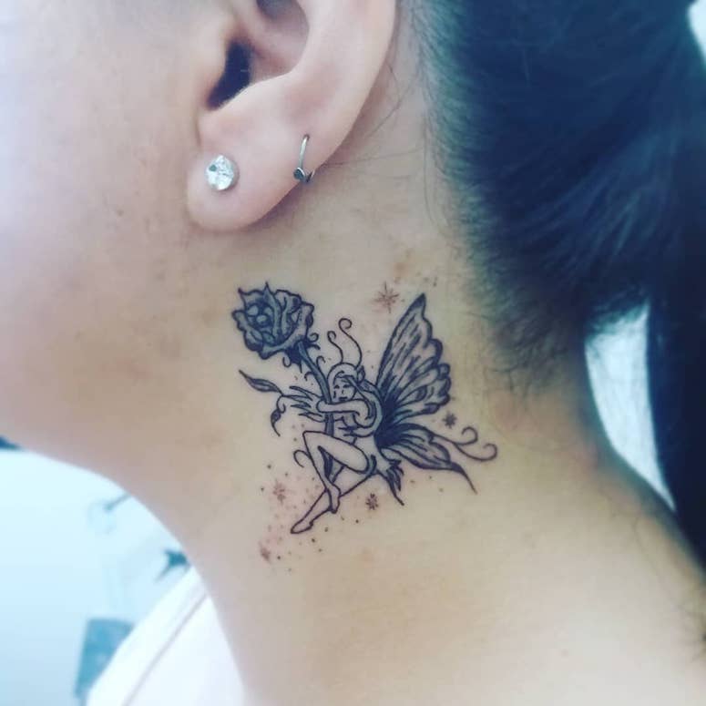 tattoo femenino para el cuello 39