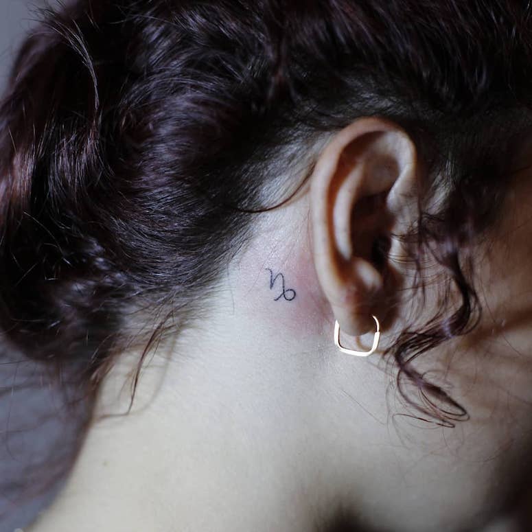 tattoo femenino para el cuello 40