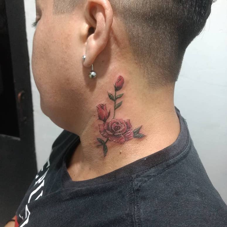 tattoo femenino para el cuello 42
