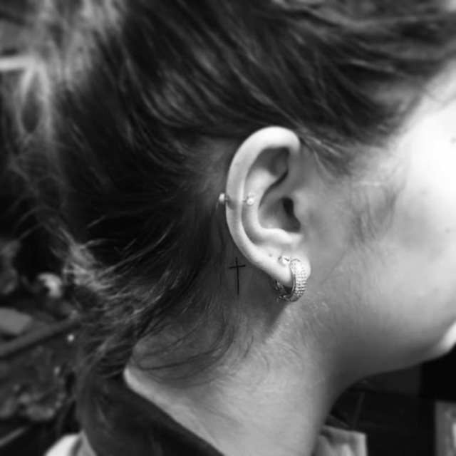 tattoo femenino para el cuello 47