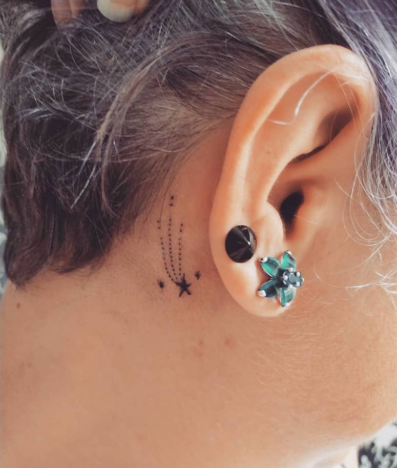 tattoo femenino para el cuello 49