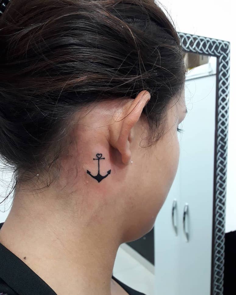 tattoo femenino para el cuello 54