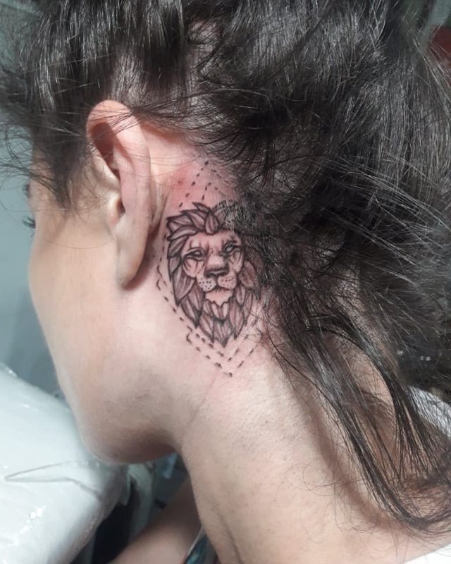 tattoo femenino para el cuello 55