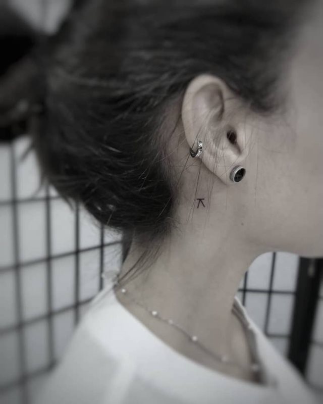 tattoo femenino para el cuello 56