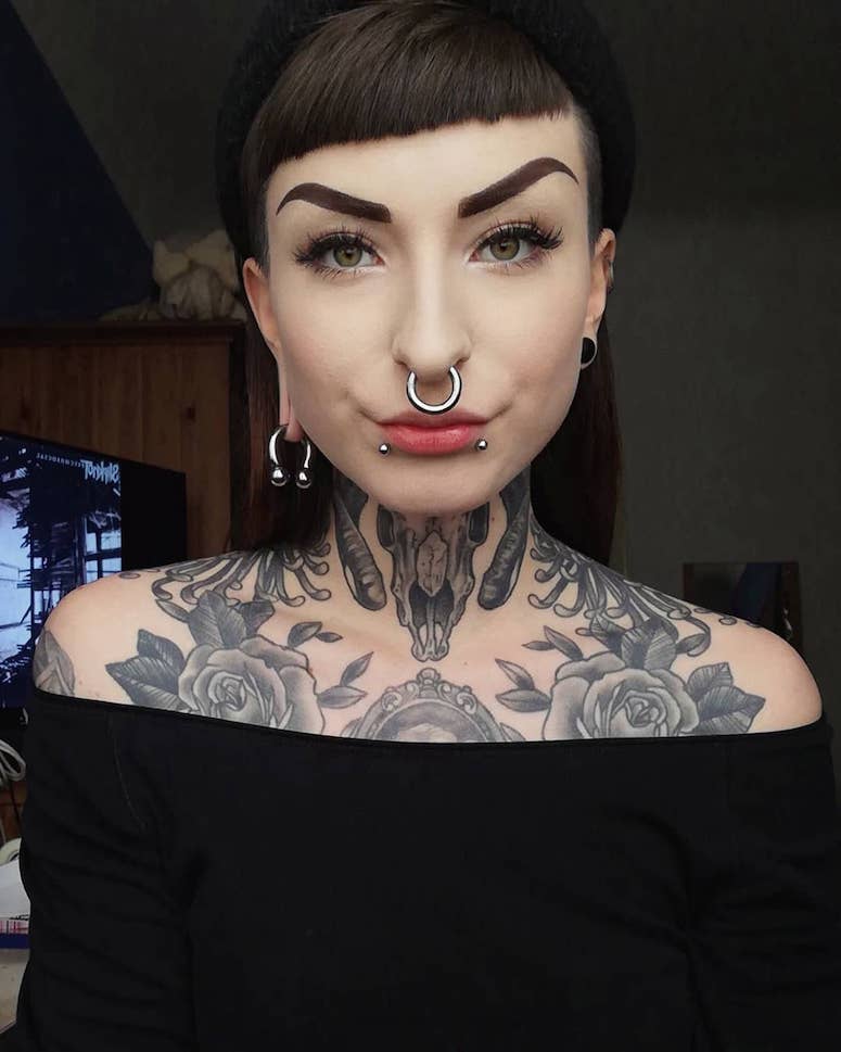tattoo femenino para el cuello 58