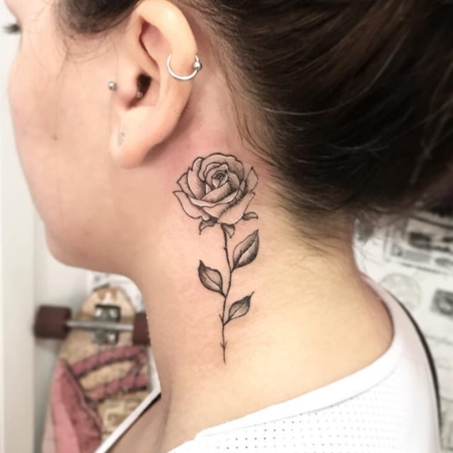 tattoo femenino para el cuello 60