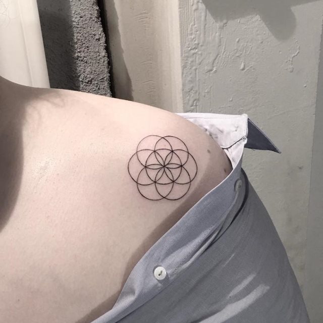 tattoo femenino para el hombro 117
