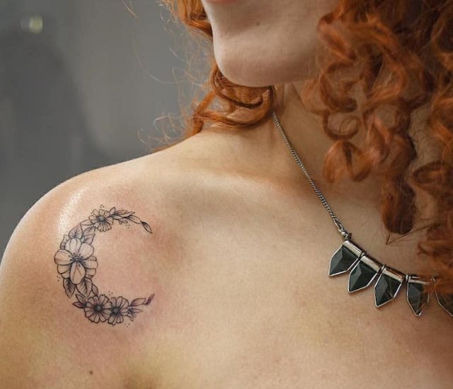 tattoo femenino para el hombro 122