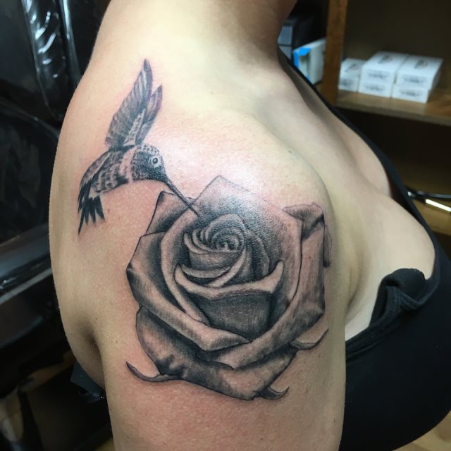 tattoo femenino para el hombro 125